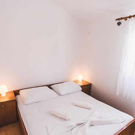 Apartmani Males Rogoznica  Exterior photo
