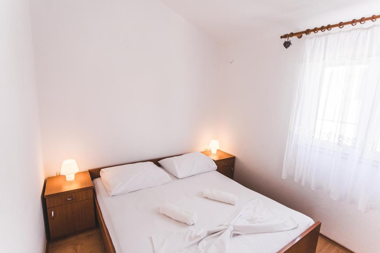 Apartmani Males Rogoznica  Exterior photo