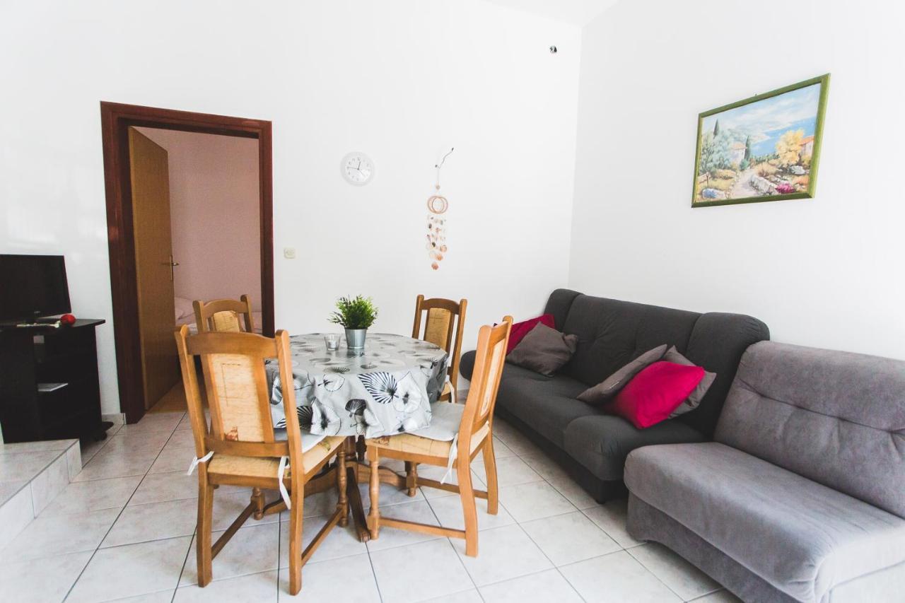 Apartmani Males Rogoznica  Exterior photo