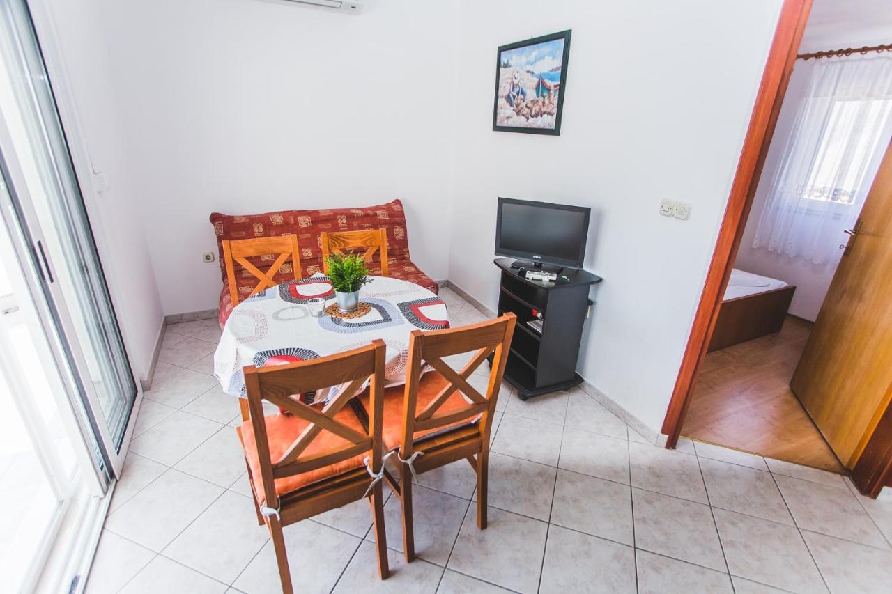 Apartmani Males Rogoznica  Exterior photo