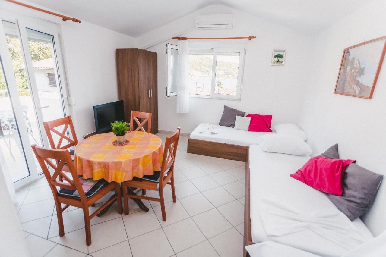 Apartmani Males Rogoznica  Exterior photo