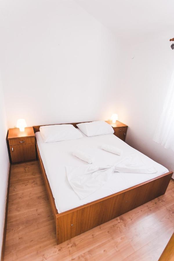 Apartmani Males Rogoznica  Exterior photo